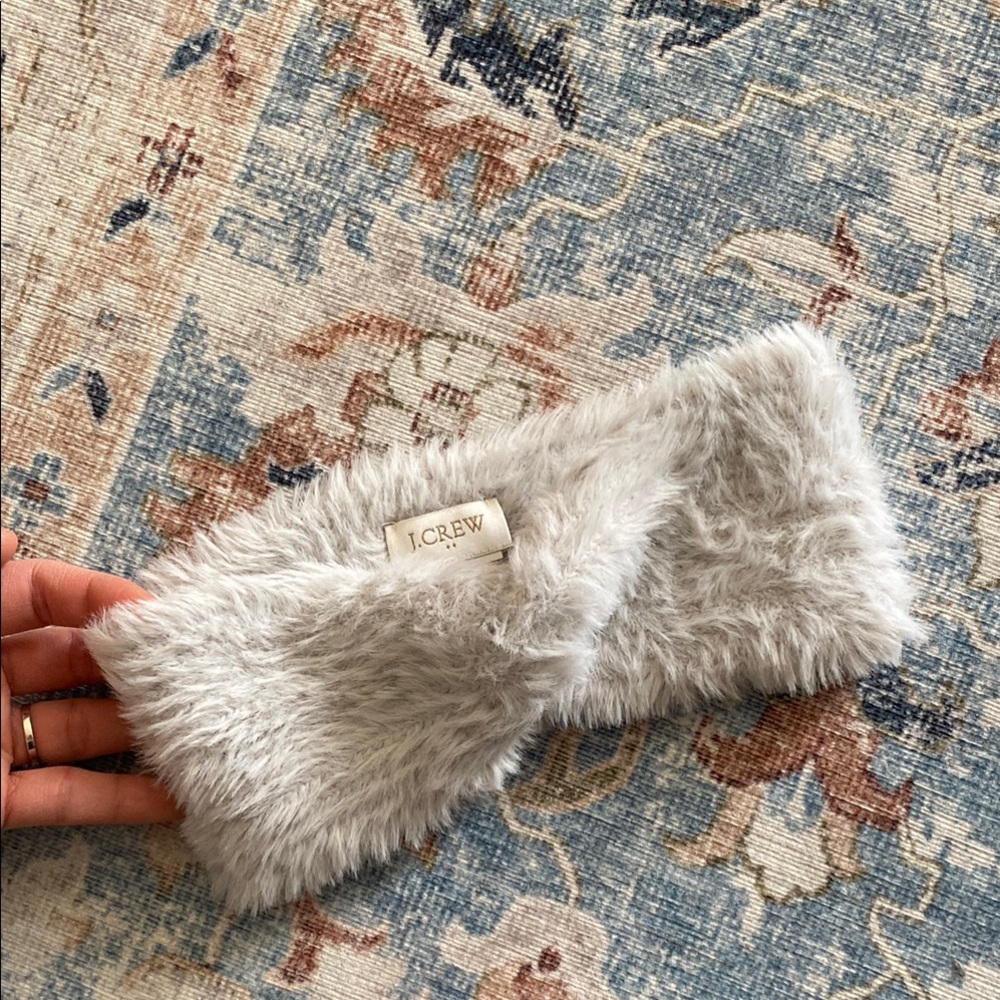🪩 J.Crew Faux Fur elastic Headband ice grey